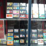 まんだらけ秋葉原店にて、ファミコンカセット1051本コンプセットが展示中！