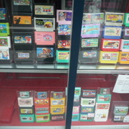 まんだらけ秋葉原店にて、ファミコンカセット1051本コンプセットが展示中！