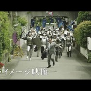 『クラッシュ・オブ・キングス』の新CM、出演するあの有名人を全て見つけられたら100万円！セクシー女戦士・御伽ねこむも参戦