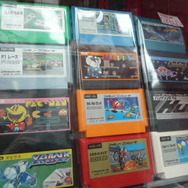 まんだらけ秋葉原店にて、ファミコンカセット1051本コンプセットが展示中！