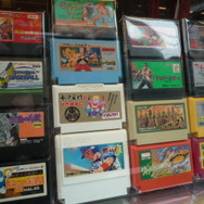 まんだらけ秋葉原店にて、ファミコンカセット1051本コンプセットが展示中！
