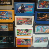 まんだらけ秋葉原店にて、ファミコンカセット1051本コンプセットが展示中！