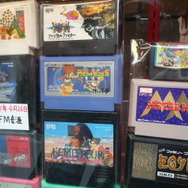 まんだらけ秋葉原店にて、ファミコンカセット1051本コンプセットが展示中！