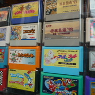 まんだらけ秋葉原店にて、ファミコンカセット1051本コンプセットが展示中！