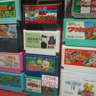 まんだらけ秋葉原店にて、ファミコンカセット1051本コンプセットが展示中！
