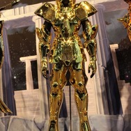「聖闘士星矢30周年展」レポート 車田正美の原画や黄金聖衣12体が勢揃い