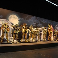 「聖闘士星矢30周年展」レポート 車田正美の原画や黄金聖衣12体が勢揃い