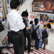 【レポート】「PSVR」ついに予約開始！秋原葉や池袋に行列、深夜のうちに終了する実店舗も