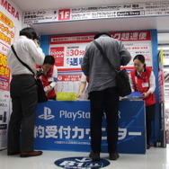【レポート】「PSVR」ついに予約開始！秋原葉や池袋に行列、深夜のうちに終了する実店舗も