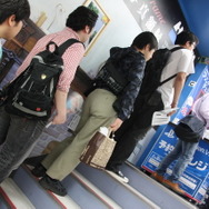 【レポート】「PSVR」ついに予約開始！秋原葉や池袋に行列、深夜のうちに終了する実店舗も