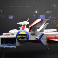 左舷、弾幕薄いぞ！ ホワイトベースの実物大キャプテンシートが那須ハイランドパークに