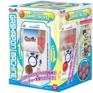 バンダイ、家庭用「ガシャポンマシン」を8月9日より発売…硬貨を投入して回す本格仕様