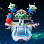 「トイ・ストーリー」バズがエイリアンと合体し超合金ロボに！ ウッディ ロボとの“超・超合体”も