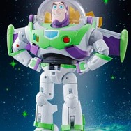 「トイ・ストーリー」バズがエイリアンと合体し超合金ロボに！ ウッディ ロボとの“超・超合体”も