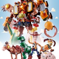 「トイ・ストーリー」バズがエイリアンと合体し超合金ロボに！ ウッディ ロボとの“超・超合体”も