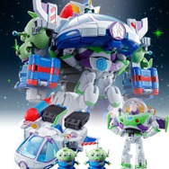 「トイ・ストーリー」バズがエイリアンと合体し超合金ロボに！ ウッディ ロボとの“超・超合体”も