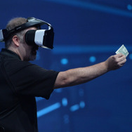 インテルが完全ワイヤレスのVRヘッドセット「Project Alloy」を発表!