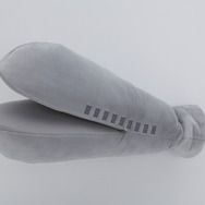 バルタン星人やアッガイの“腕”がクッションに！「ひとやすみ腕枕クッションシリーズ」第1弾予約開始