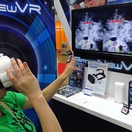 スマホで楽しめるVR体験機「BotsNew VR」8月下旬発売、ジェスチャーで操作が可能