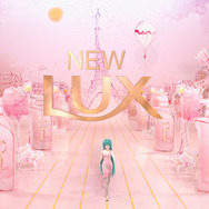「LUX × 初音ミク」コラボCM公開!電子の歌姫がスカーレット・ヨハンソンと夢の競演