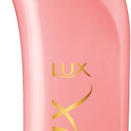 「LUX × 初音ミク」コラボCM公開!電子の歌姫がスカーレット・ヨハンソンと夢の競演