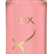 「LUX × 初音ミク」コラボCM公開!電子の歌姫がスカーレット・ヨハンソンと夢の競演