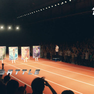 『シャドウバース』TVCMにゴールデンボンバーが“カード姿”で登場、プロレスや陸上で最強を競うが…!?