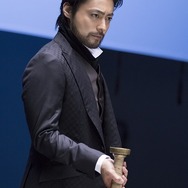 PS4新TVCM全国オンエア決定―山田孝之が剣を抜いて巨大な敵に立ち向かう！