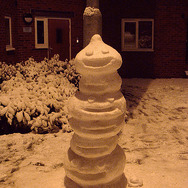 スライム雪だるま、イギリスに立つ