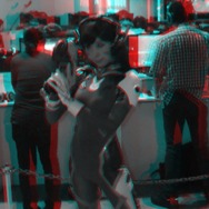 赤青メガネを用意せよ！TGS美人コンパニオンの魅力を懐かしの3Dでお届け