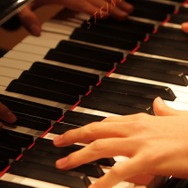 【レポート】『いけにえと雪のセツナ』ピアノリサイタル ― ストーリーを音楽で追体験する演出と美しいピアノの旋律に酔った夜