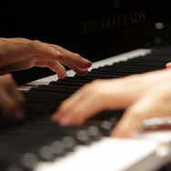 【レポート】『いけにえと雪のセツナ』ピアノリサイタル ― ストーリーを音楽で追体験する演出と美しいピアノの旋律に酔った夜