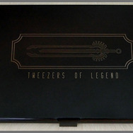 “勇者の剣”を模した「伝説の毛抜き」誕生、面白いうえに実用的