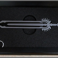 “勇者の剣”を模した「伝説の毛抜き」誕生、面白いうえに実用的