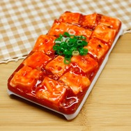 蕎麦やカレーがiPhoneケースに！？数量限定「食品サンプル屋さんのスマホケース」が超おいしそう