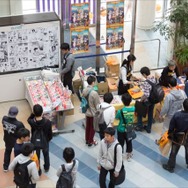 「がっこうぐらし！」聖地オリナスでハロウィンコラボイベント実施 高橋李依、木村珠莉が登場