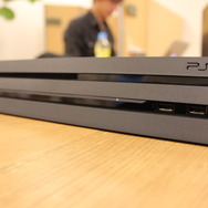 編集部に「PS4 Pro」が到着！開封フォトレポート＆既存PS4との比較をお届け
