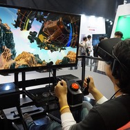 【G-STAR 2016】VRシューティングゲームを上下左右に動く大型筐体でプレイ、縦の動きに恐怖を感じる