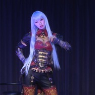 【セガフェス】『蒼き革命のヴァルキュリア』ステージの製品版ゲームプレイは劇的な展開に！セクシーコスの吉田早希＆倉持由香が登場