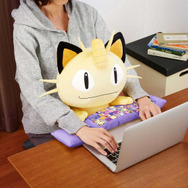 『ポケモン』ぬいぐるみ型PCクッション「ニャース」が登場！ PC作業を可愛くサポート