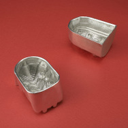 ウルトラ怪獣の「バルタン星人」「ダダ」が錫製ぐいのみに！職人がひとつひとつ手作り