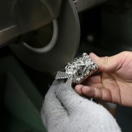 ウルトラ怪獣の「バルタン星人」「ダダ」が錫製ぐいのみに！職人がひとつひとつ手作り