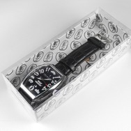 「スペースインベーダー」が腕時計や貯金箱に！ “名古屋撃ち”にちなんだ盤面、アップライト筐体を1/12で再現など