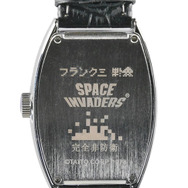 「スペースインベーダー」が腕時計や貯金箱に！ “名古屋撃ち”にちなんだ盤面、アップライト筐体を1/12で再現など