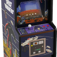 「スペースインベーダー」が腕時計や貯金箱に！ “名古屋撃ち”にちなんだ盤面、アップライト筐体を1/12で再現など