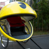 『パックマン』仕様の人力車が浅草に登場！「pixelstick」搭載でゴーストが写真に映るギミックも