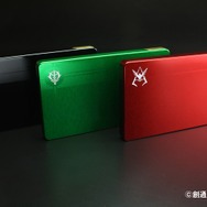 シャアやギレン、ガルマをイメージしたカードケースが登場、ジオン公国から支給された名刺も封入！