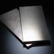 シャアやギレン、ガルマをイメージしたカードケースが登場、ジオン公国から支給された名刺も封入！