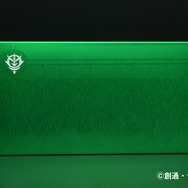 シャアやギレン、ガルマをイメージしたカードケースが登場、ジオン公国から支給された名刺も封入！