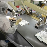 シャアやギレン、ガルマをイメージしたカードケースが登場、ジオン公国から支給された名刺も封入！